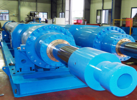 Cylinder for offshore plants